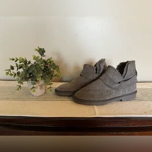 Women’s McKay UGG Boot 👋